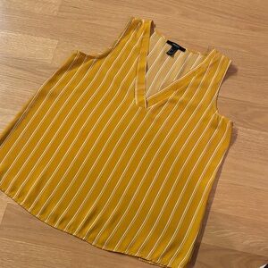 FOREVER 21 med - sleeveless v-neck